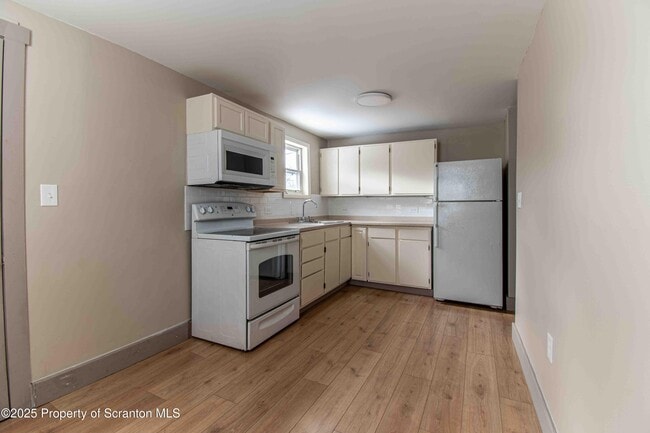 Building Photo - 540 N Main St