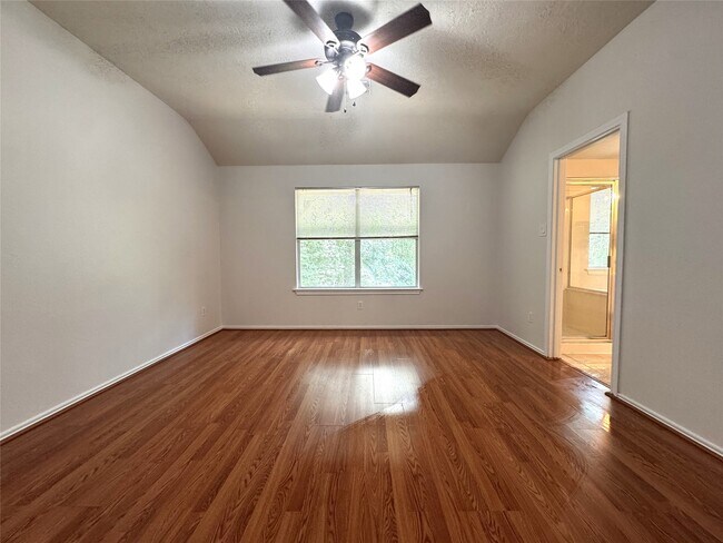 Building Photo - 213 Summerhaze Cir