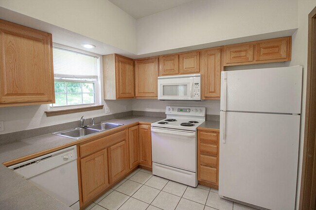 Building Photo - 5000 Derby Ridge Dr
