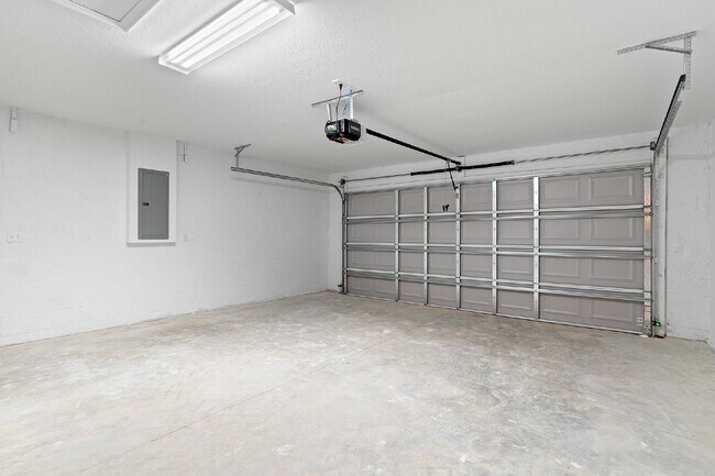 Building Photo - Beautiful Brand new 3 Bd/2 bath Home in Ma...