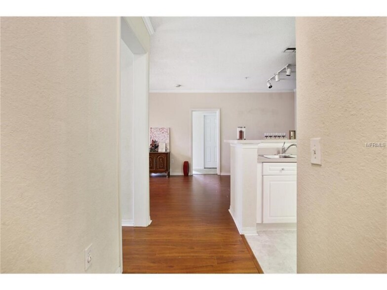 Building Photo - 18001 Richmond Pl Dr