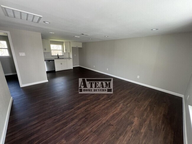 Building Photo - Beautiful Remodeled 3 Bed 1 Bath