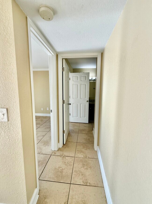 Building Photo - 455 Alt 19