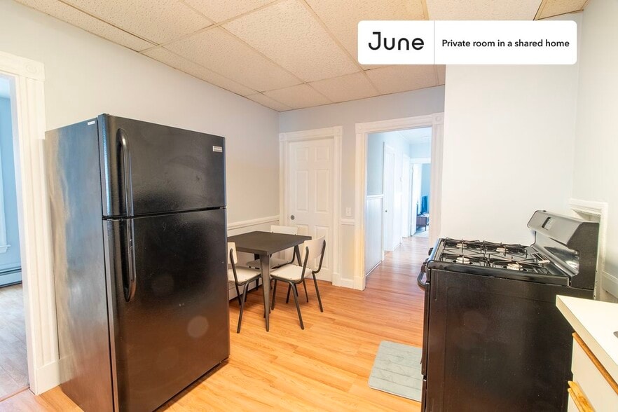 Building Photo - Room in Shared 3 bed/1 bath home