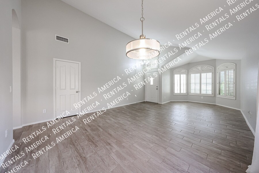 Building Photo - 153 S Garnet Rd