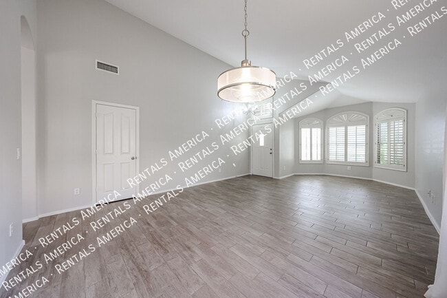Building Photo - 153 S Garnet Rd