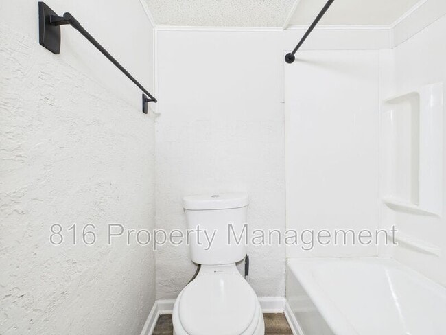 Building Photo - 126 S Village Terrace