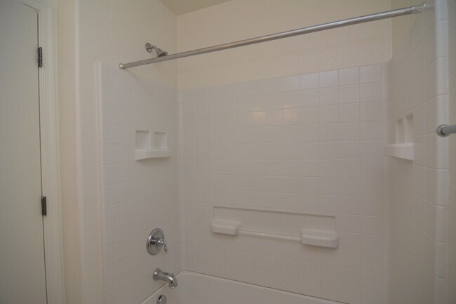 Building Photo - Well Maintained 2 Bedroom 2 Bath Home! Great South Tucson Location!