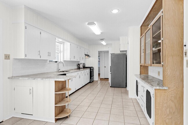 Building Photo - 1510 N San Jacinto St