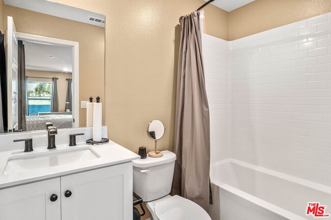 Building Photo - 720 Grace Ave