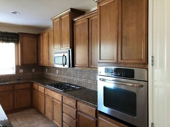 Building Photo - Manteca 4 Bedroom 1/2 bath 2 Car Garage ta...