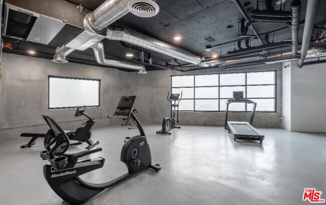 Building Photo - 825 S Coronado St