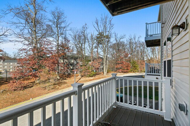 Building Photo - Exquisite brick-front duplex condo, ideall...