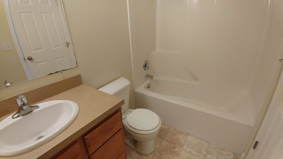 Building Photo - 530 SW Winter Cir