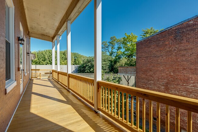 Building Photo - 1023 Franklin St