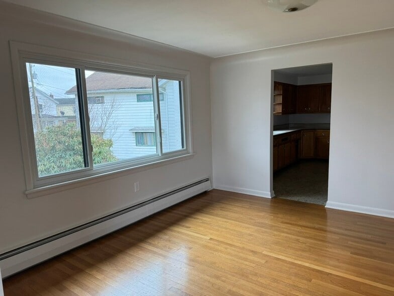 Building Photo - 307 Warren St