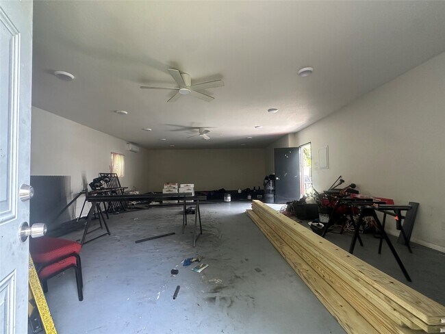 Building Photo - 3331 Longhorn Dr