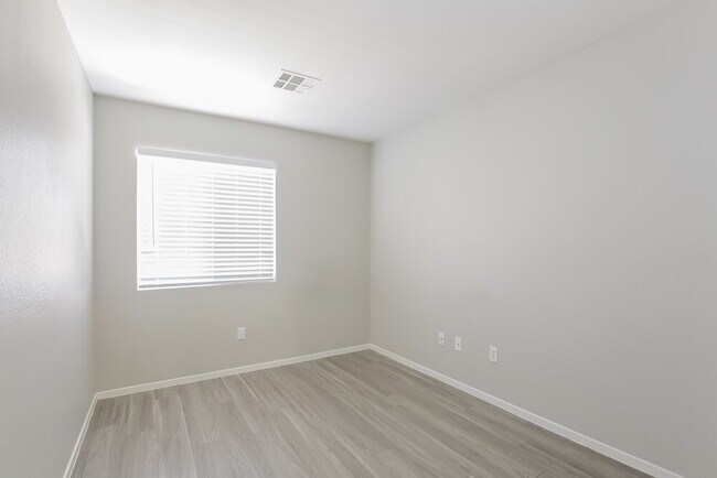 Building Photo - 996 Pleasant Run Ct