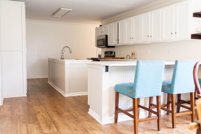 Building Photo - Beautiful 3 bedroom 2 bathroom brick home ...
