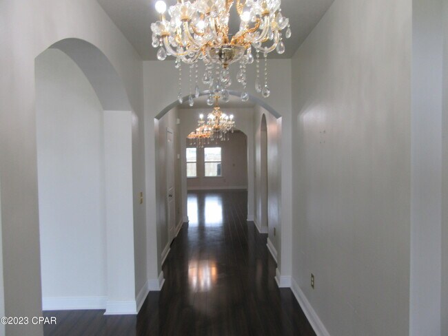 Building Photo - 105 N Shoreview Dr.