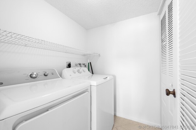 Building Photo - 105 Lake Emerald Dr