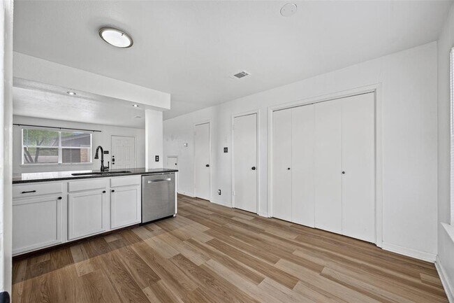 Building Photo - 8100 Dunn St