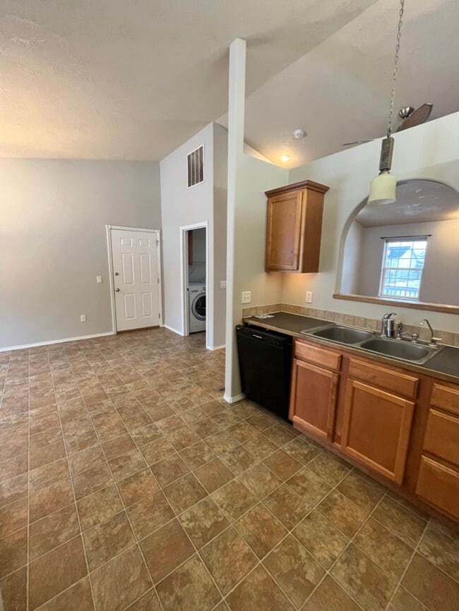 Building Photo - 515 Sawtooth St