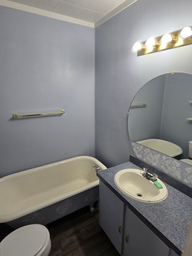 Building Photo - 505 Ave 2 NE