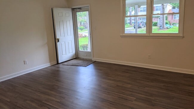 Building Photo - 1719 Providence Rd