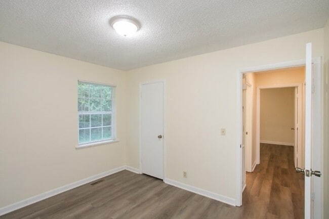 Building Photo - 105 Robert Yoest Dr