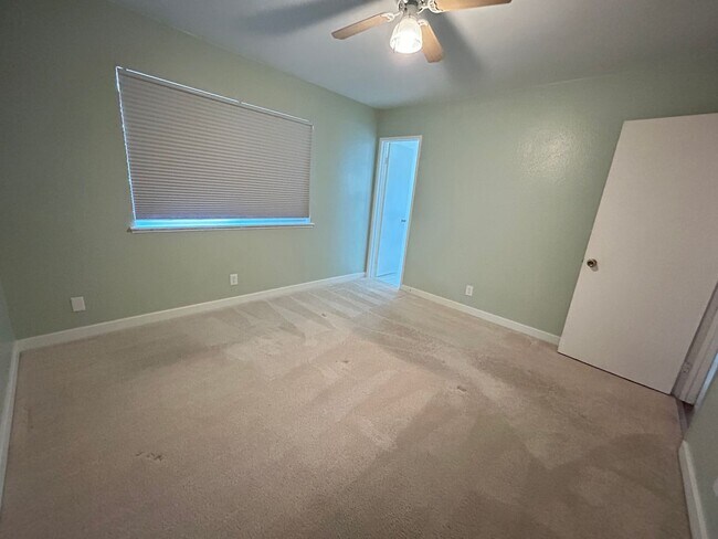 Building Photo - Upgraded Single Story Home No HOA!