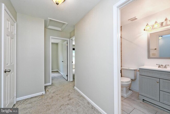 Building Photo - 105 Sunny Hill Ct