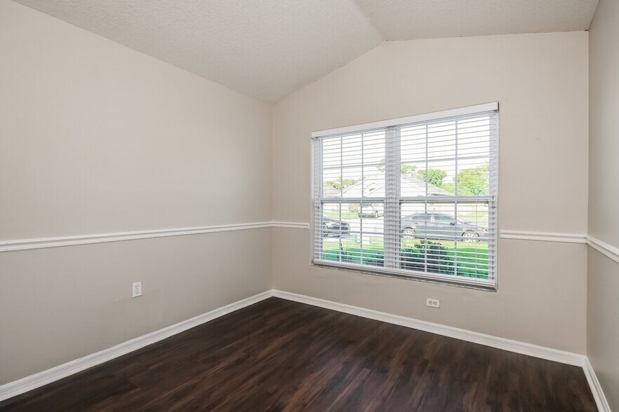 Building Photo - 330 Seville Pointe Ave