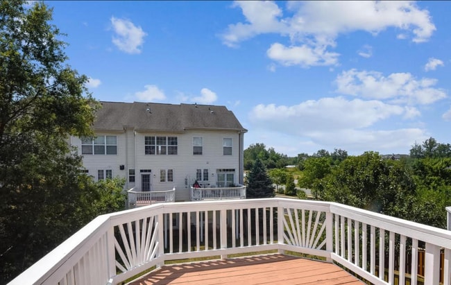 Building Photo - Stunning 2bd/2.5ba TH nestled within the prestigious Belmont Country Club!