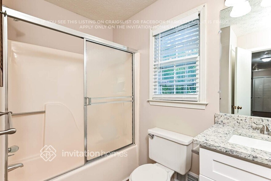 Building Photo - 1460 Sundale Dr