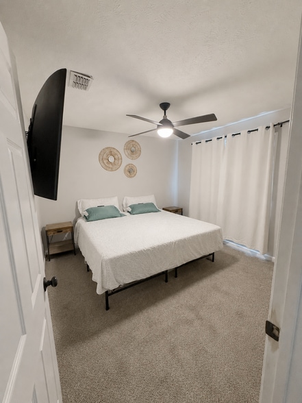 Guest room 1 - 409 Williamsport Dr