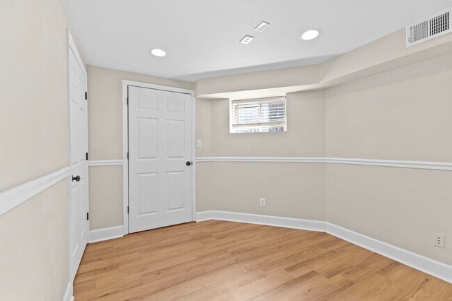 Building Photo - 3534 E Fall Creek Pkwy N Dr