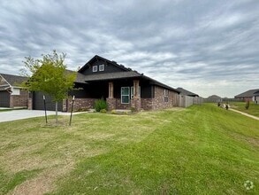 Building Photo - 708 Argos Rd