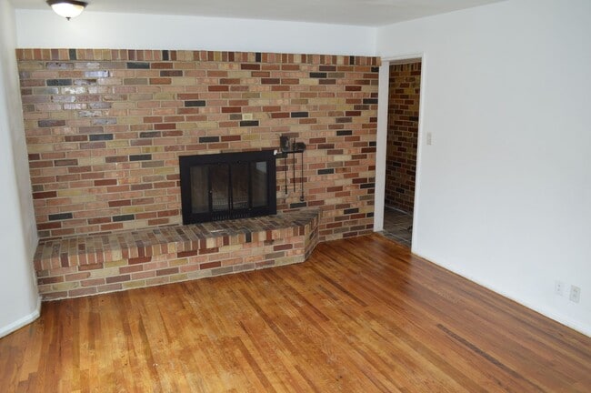 Building Photo - Beautiful Home in Historic Salt Lake District!