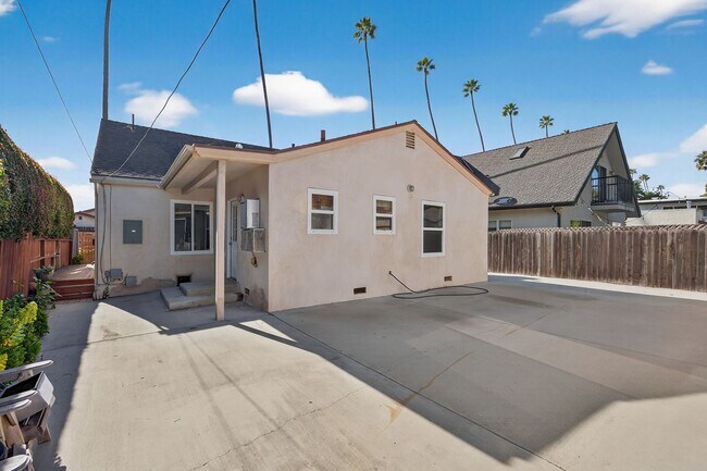 Building Photo - 2007 Poli St