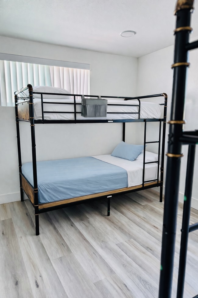 Building Photo - 2-212 E 29th St