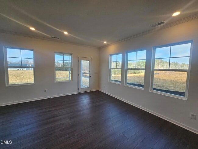 Building Photo - 945 Glowing Star Ln