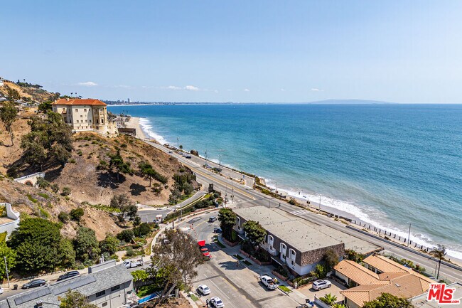 Building Photo - 18055 Coastline Dr