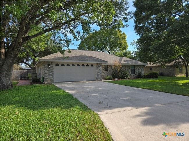 Building Photo - 772 Country Club Dr