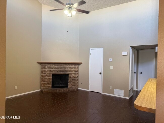 Building Photo - 1531 Common Dr