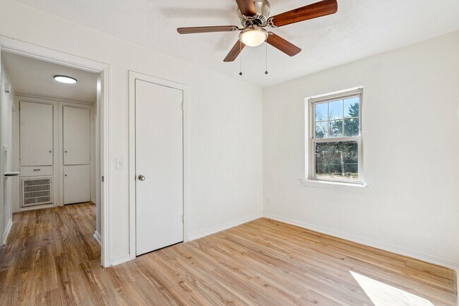 Building Photo - 1412 NE 38th St