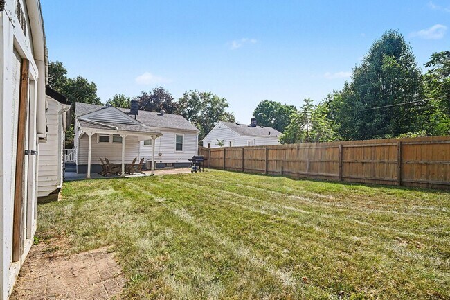 Building Photo - 102 E Home Ave