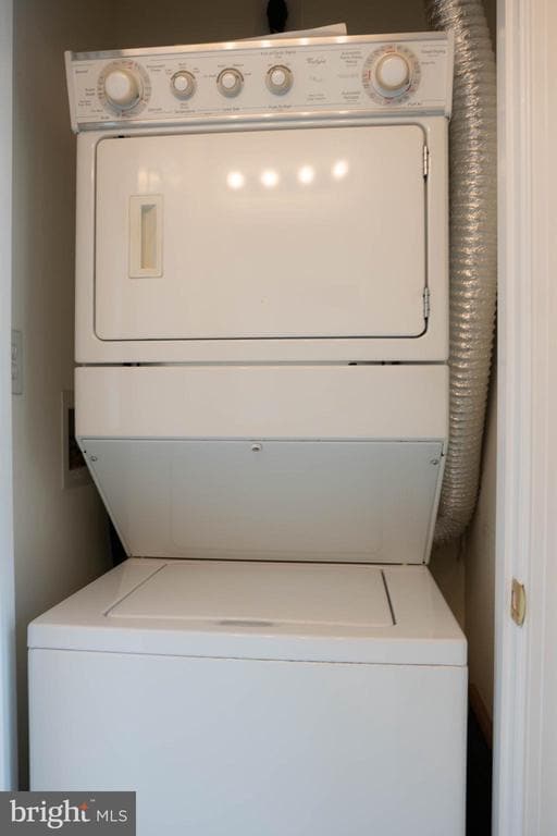 Building Photo - 204 Seneca Way