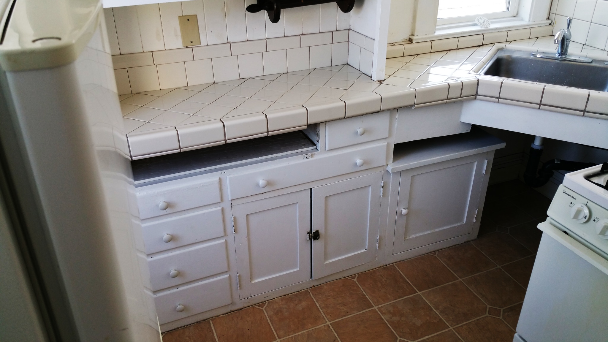 Kitchen Cabinets - 403 Green St