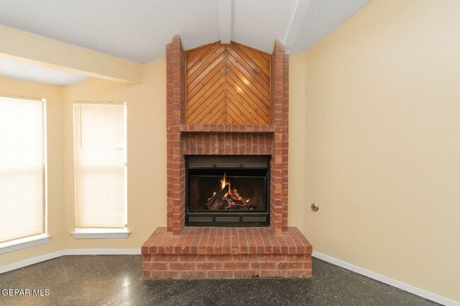 Building Photo - 11601 Soberana Ln